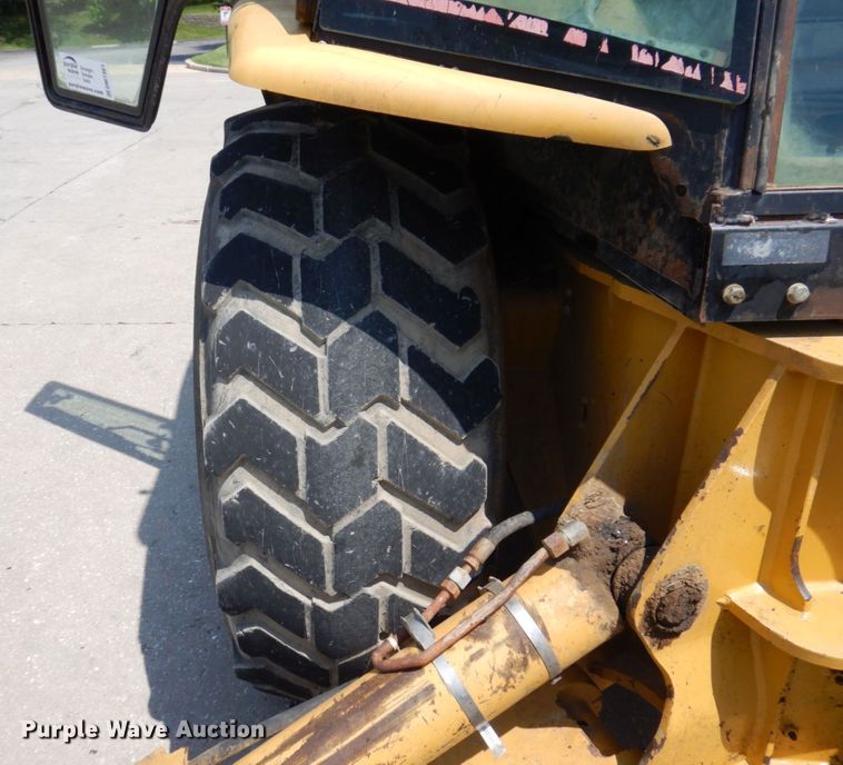 image for item DM7361 2004 Caterpillar 430D  backhoe