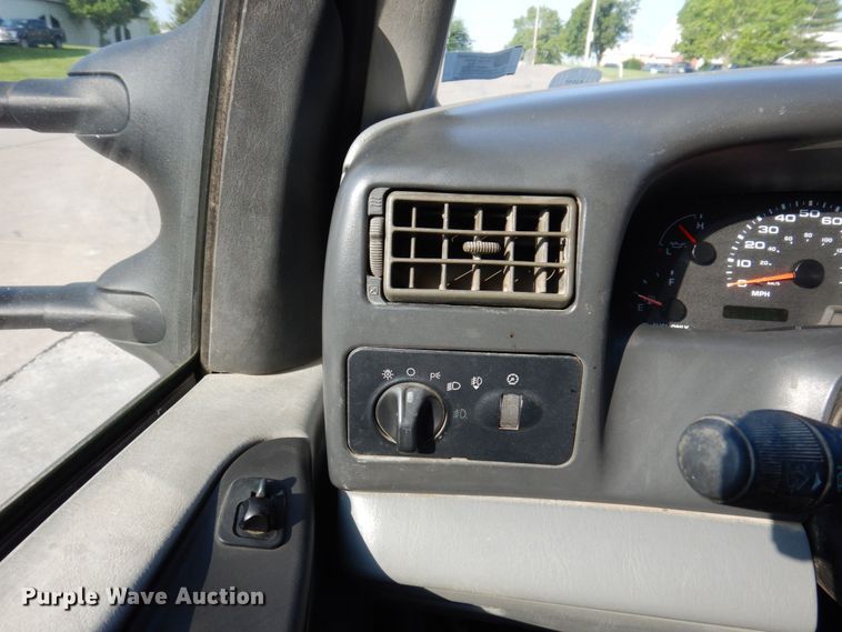 image for item DM7362 2002 Ford F250 Super Duty XLT  SuperCab pickup truck