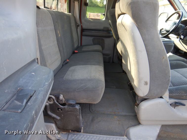 image for item DM7362 2002 Ford F250 Super Duty XLT  SuperCab pickup truck