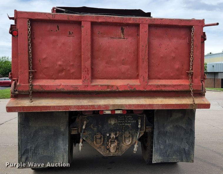 image for item DM7365 1993 Mack CS300P  dump truck