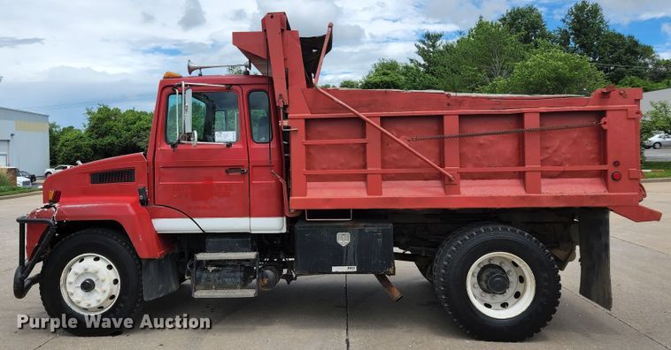 image for item DM7365 1993 Mack CS300P  dump truck