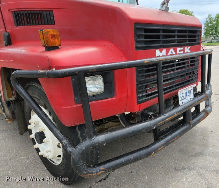 image for item DM7365 1993 Mack CS300P  dump truck