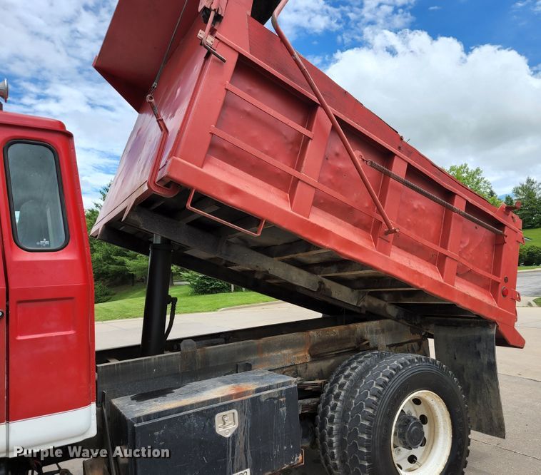 image for item DM7365 1993 Mack CS300P  dump truck