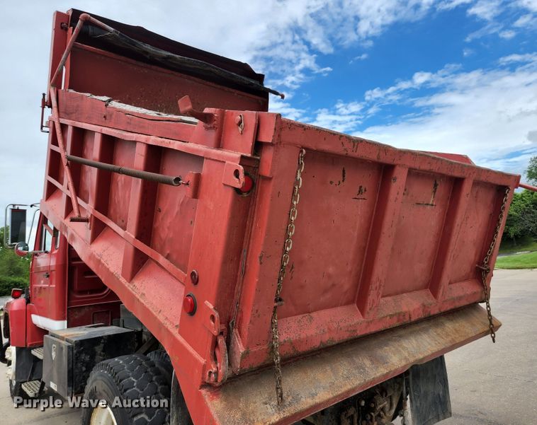 image for item DM7365 1993 Mack CS300P  dump truck