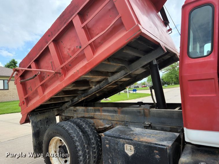 image for item DM7365 1993 Mack CS300P  dump truck
