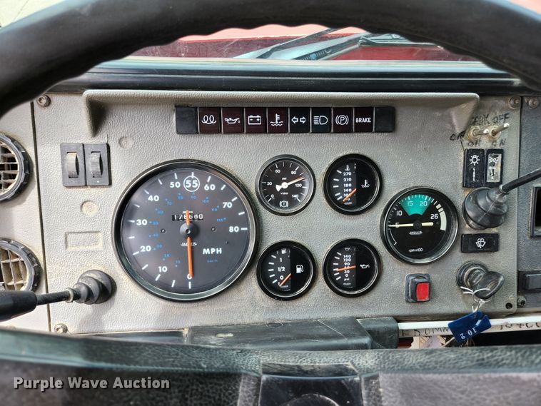 image for item DM7365 1993 Mack CS300P  dump truck