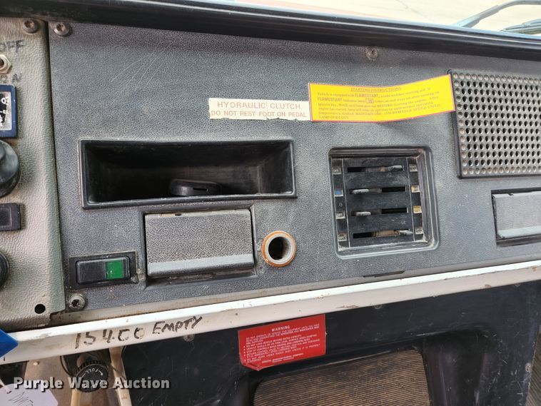 image for item DM7365 1993 Mack CS300P  dump truck