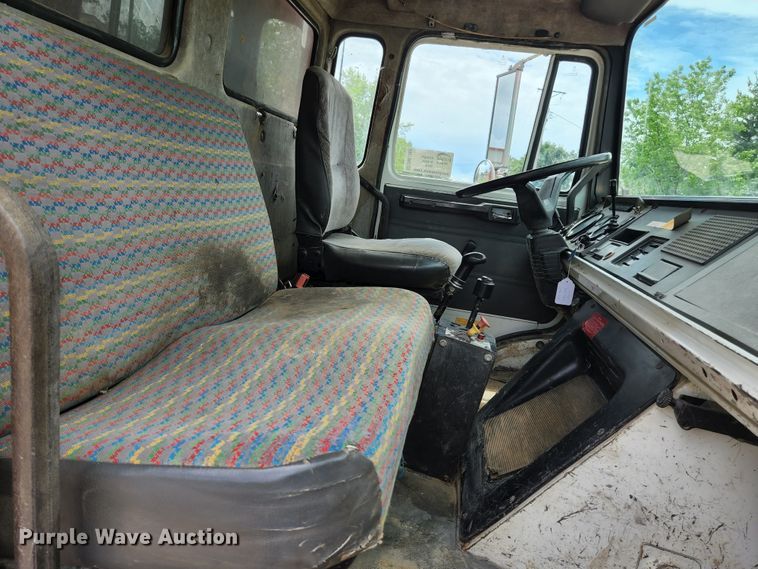 image for item DM7365 1993 Mack CS300P  dump truck