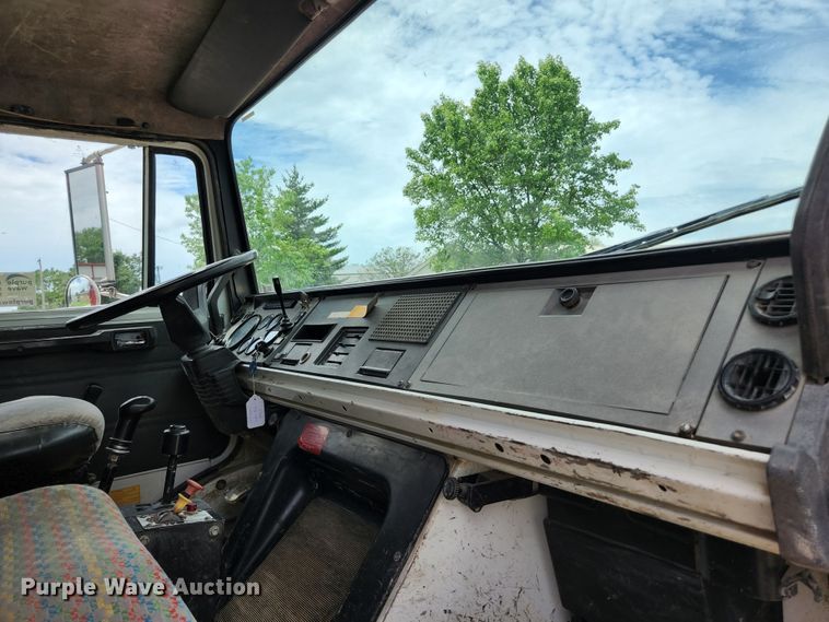 image for item DM7365 1993 Mack CS300P  dump truck