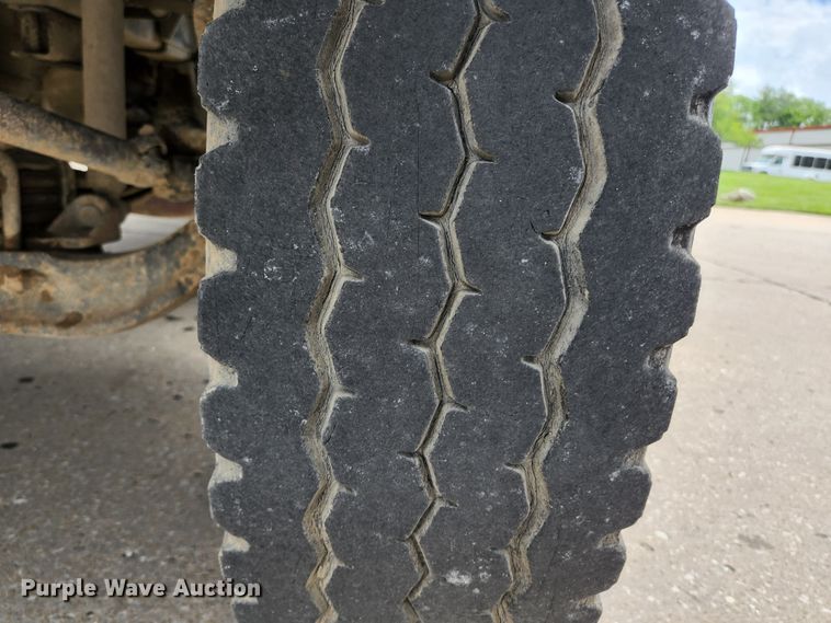 image for item DM7365 1993 Mack CS300P  dump truck