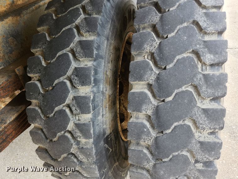 image for item DM7365 1993 Mack CS300P  dump truck