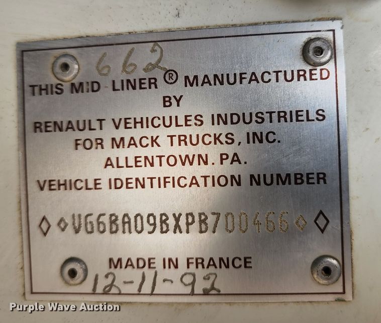 image for item DM7365 1993 Mack CS300P  dump truck