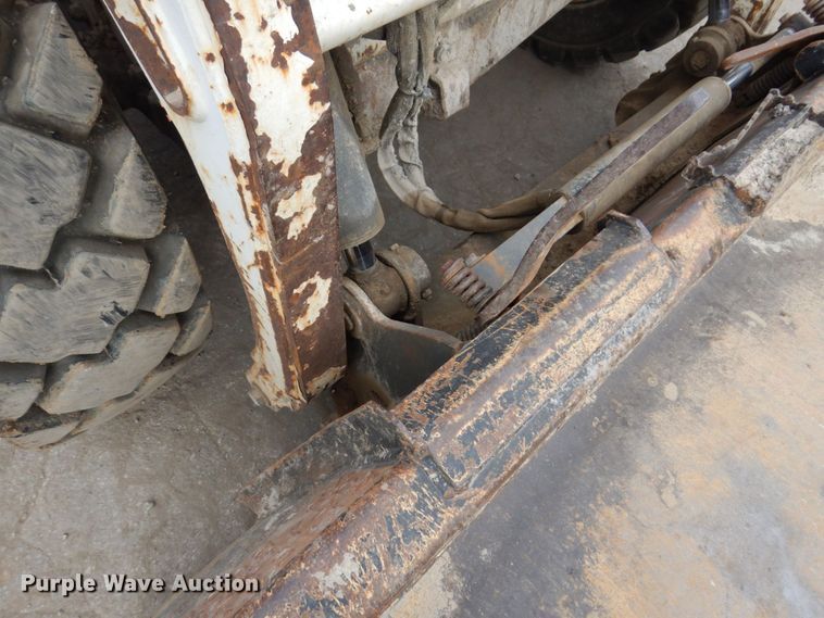 image for item DM7369 2012 Bobcat S175  skid steer loader