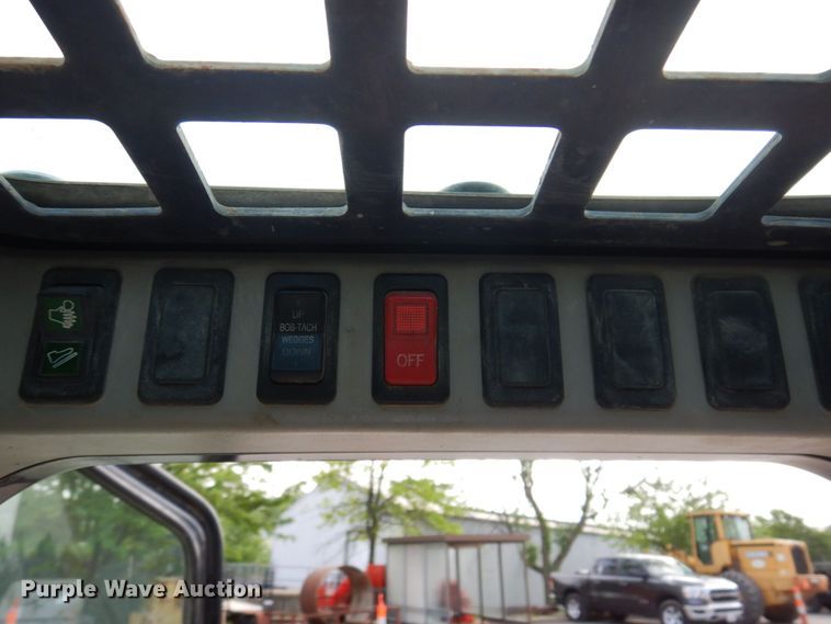 image for item DM7369 2012 Bobcat S175  skid steer loader