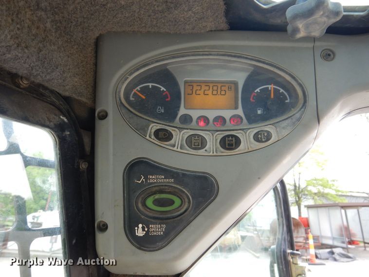 image for item DM7369 2012 Bobcat S175  skid steer loader