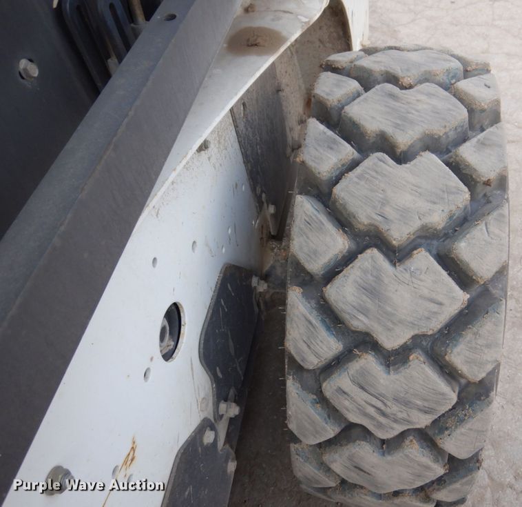 image for item DM7369 2012 Bobcat S175  skid steer loader