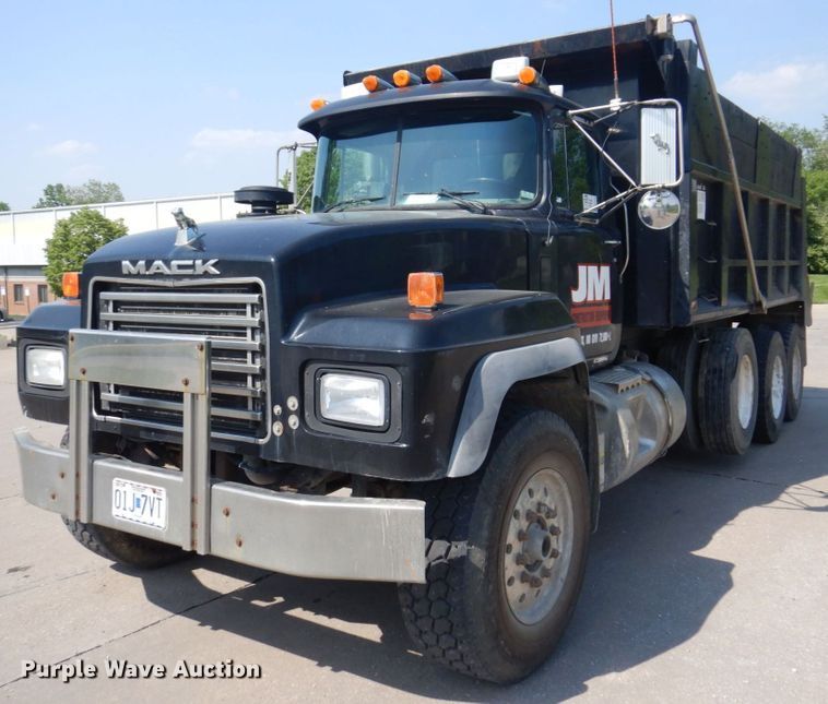 image for item DM7375 2000 Mack RD688S  dump truck