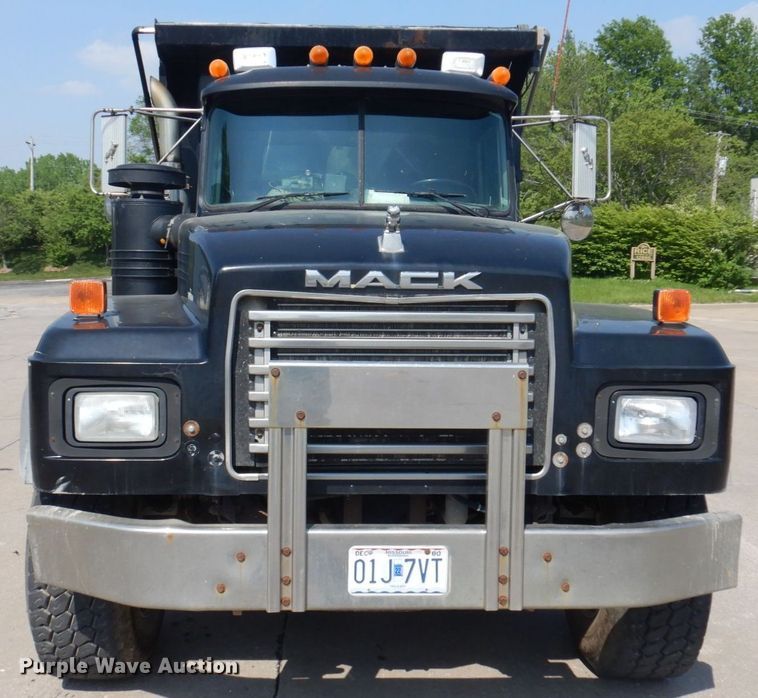 image for item DM7375 2000 Mack RD688S  dump truck