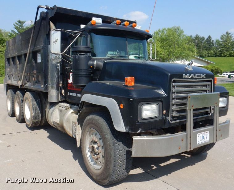 image for item DM7375 2000 Mack RD688S  dump truck