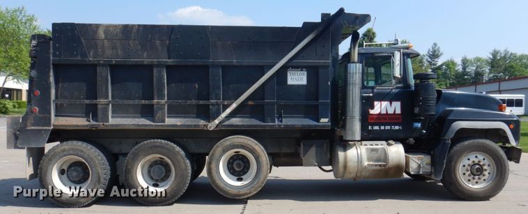 image for item DM7375 2000 Mack RD688S  dump truck