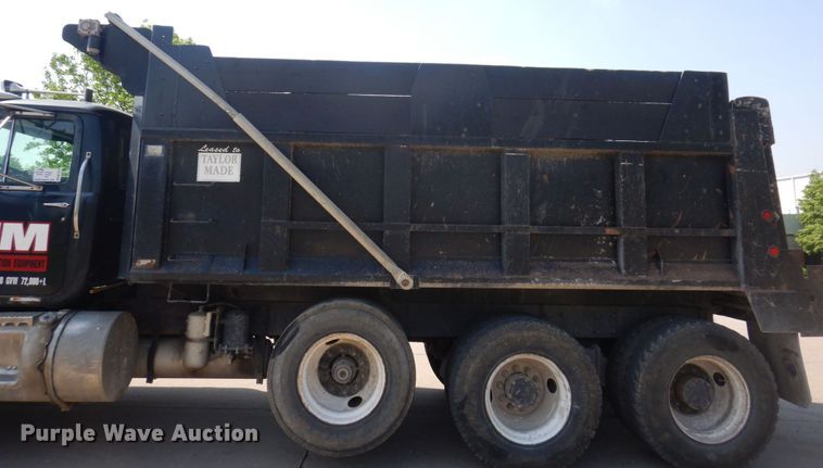image for item DM7375 2000 Mack RD688S  dump truck