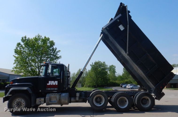 image for item DM7375 2000 Mack RD688S  dump truck