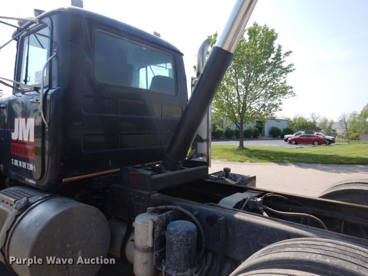 image for item DM7375 2000 Mack RD688S  dump truck