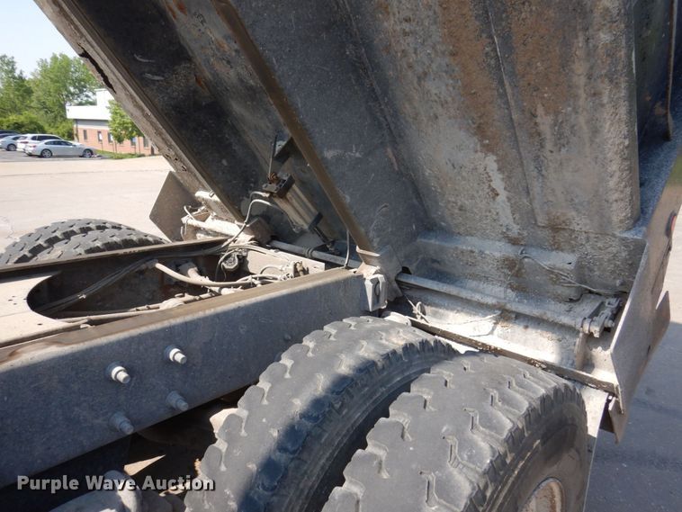 image for item DM7375 2000 Mack RD688S  dump truck