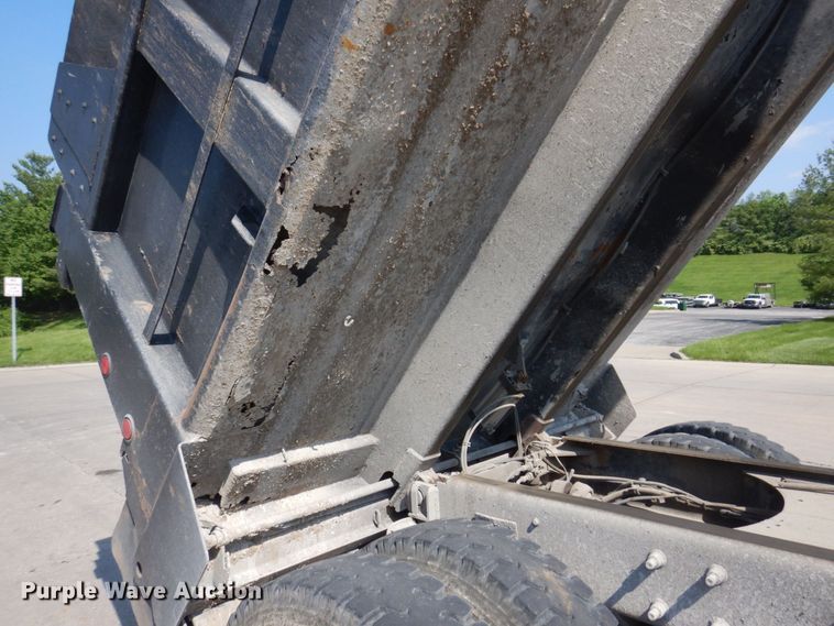 image for item DM7375 2000 Mack RD688S  dump truck