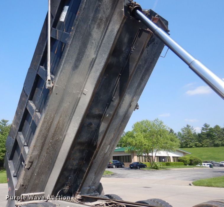 image for item DM7375 2000 Mack RD688S  dump truck