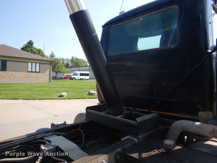 image for item DM7375 2000 Mack RD688S  dump truck