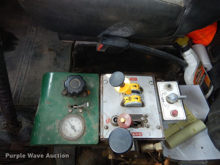 image for item DM7375 2000 Mack RD688S  dump truck