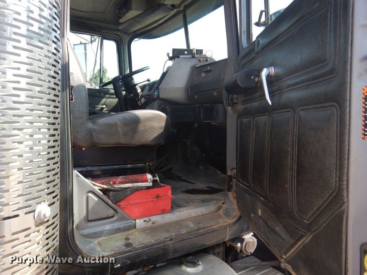 image for item DM7375 2000 Mack RD688S  dump truck