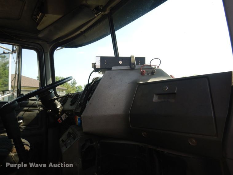 image for item DM7375 2000 Mack RD688S  dump truck