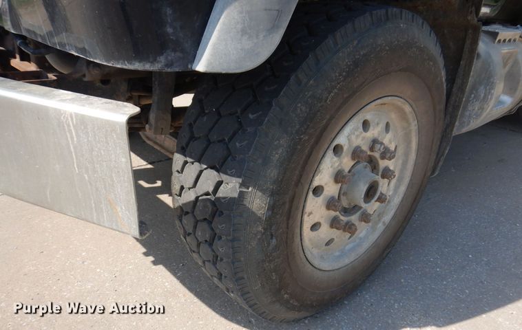 image for item DM7375 2000 Mack RD688S  dump truck