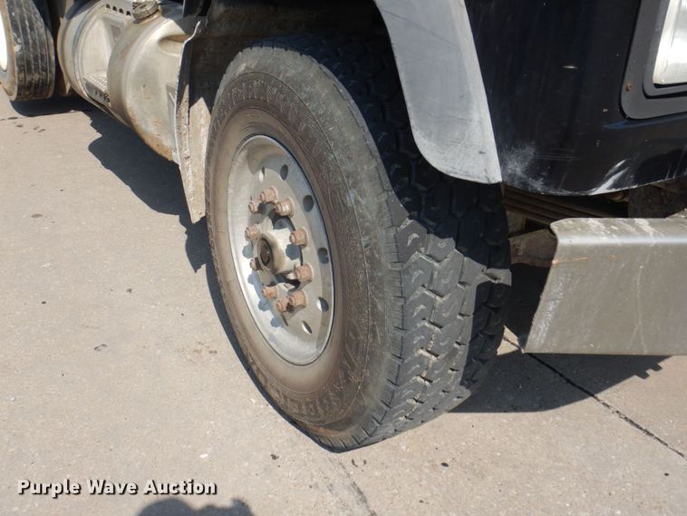 image for item DM7375 2000 Mack RD688S  dump truck