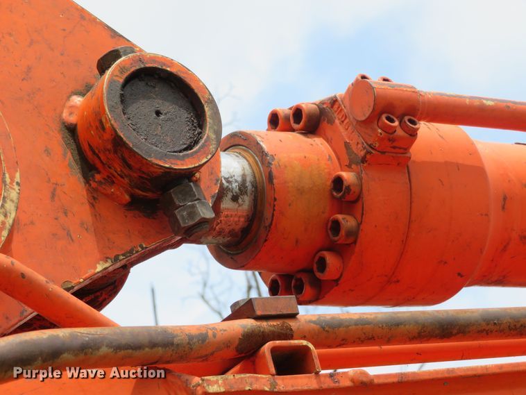 image for item DM7379 2004 Hitachi ZX135US  excavator