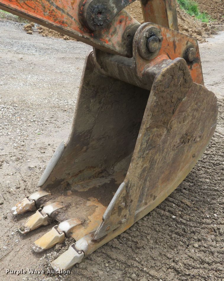 image for item DM7379 2004 Hitachi ZX135US  excavator