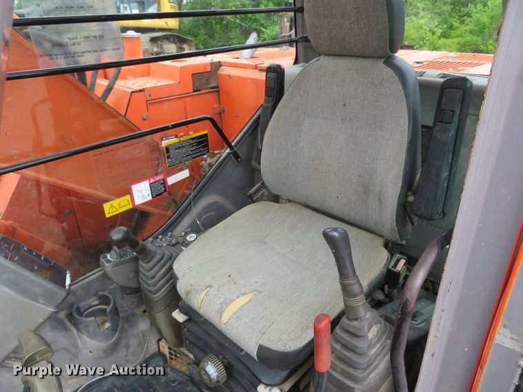 image for item DM7379 2004 Hitachi ZX135US  excavator