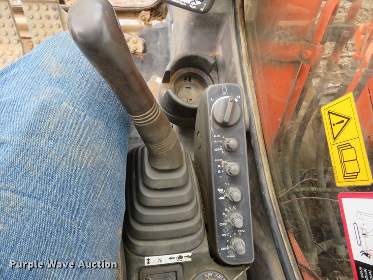 image for item DM7379 2004 Hitachi ZX135US  excavator