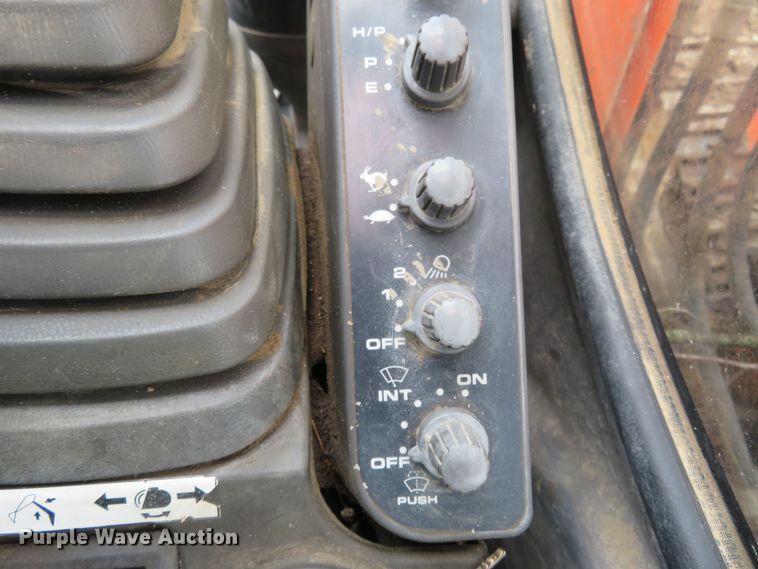 image for item DM7379 2004 Hitachi ZX135US  excavator