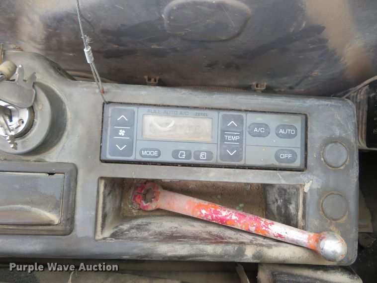 image for item DM7379 2004 Hitachi ZX135US  excavator