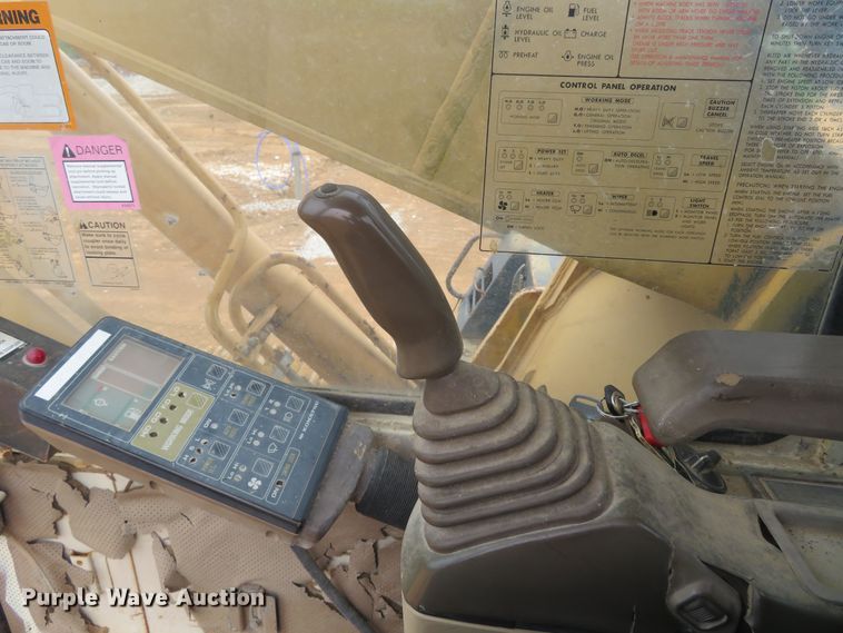 image for item DM7382 1993 Komatsu PC200LC-5L  excavator