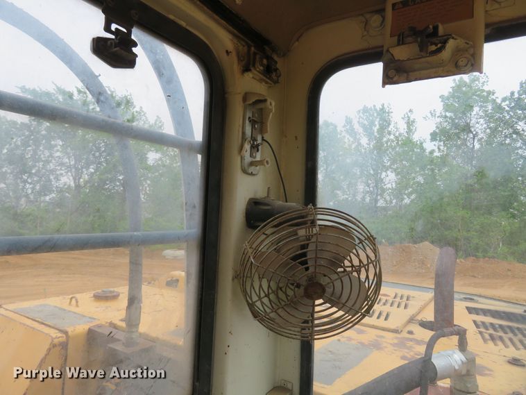 image for item DM7382 1993 Komatsu PC200LC-5L  excavator