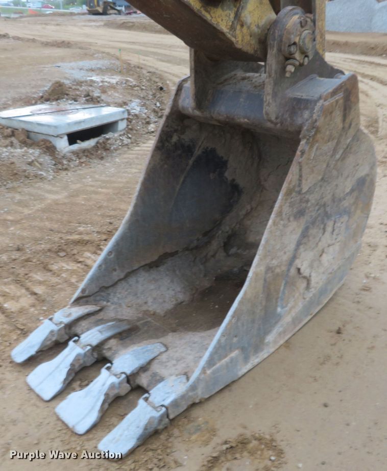 image for item DM7383 1999 Komatsu PC300LC-6LE  excavator