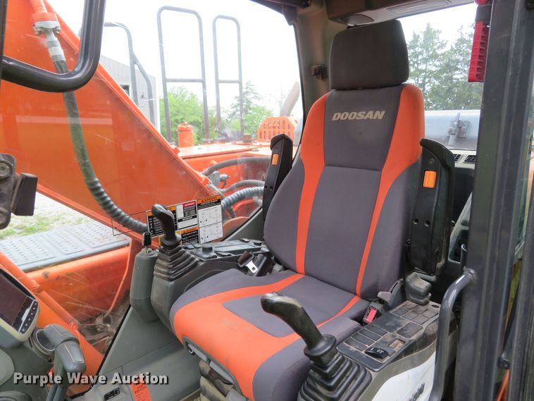 image for item DM7385 2014 Doosan DX225LC-3  excavator