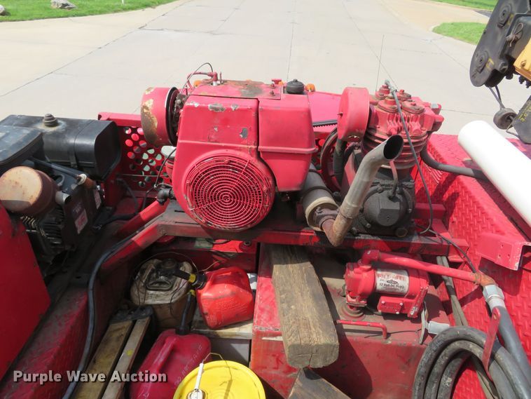 image for item DM7386 2002 Ford F550 Super Duty  utility / service truck