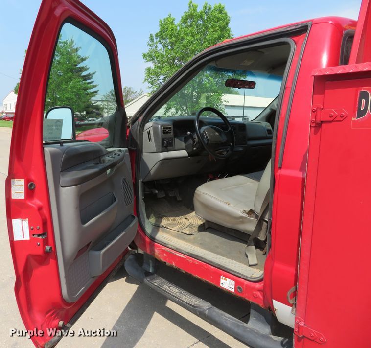image for item DM7386 2002 Ford F550 Super Duty  utility / service truck