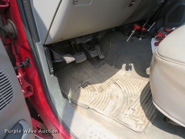 image for item DM7386 2002 Ford F550 Super Duty  utility / service truck