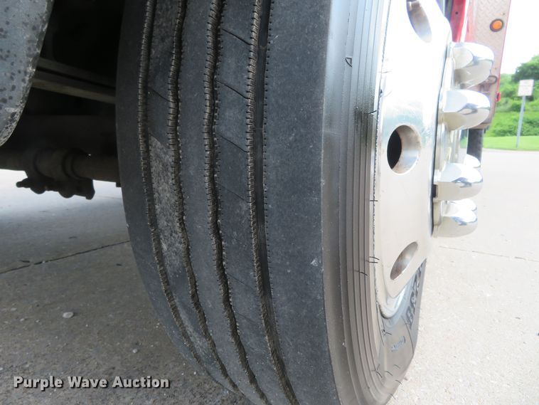 image for item DM7386 2002 Ford F550 Super Duty  utility / service truck